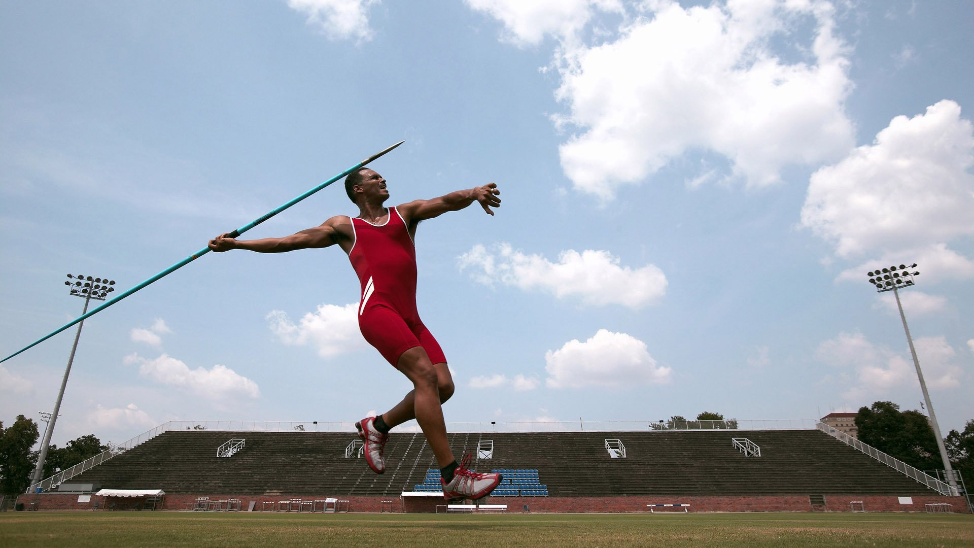 轻量化材料助力提升赛车速度，汽车轻量化车身新材料及其应用技术
